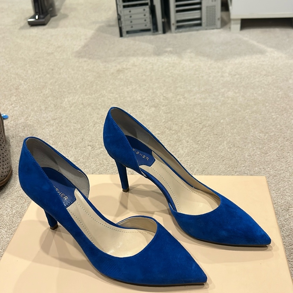 Marc Fisher blue suede heels. Size 6.5. Excellent condition. Suede upper.